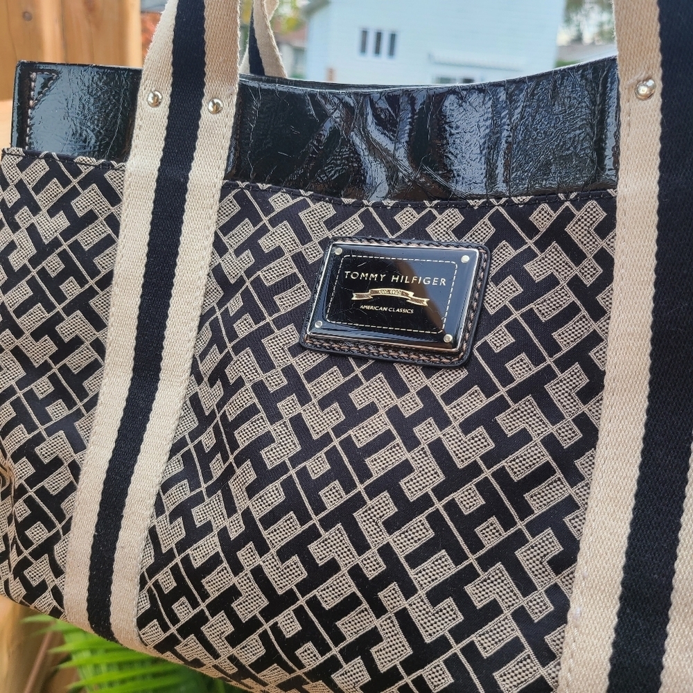 Vintage Tommy Hilfiger Monogram purse - Picture 3 of 12